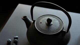 【北九州市】で茶道具を売るなら？リサイクルショップと骨董店の違い